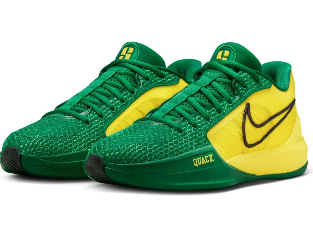 Une Sabrina 1 aux couleurs des Oregon Ducks Basket USA