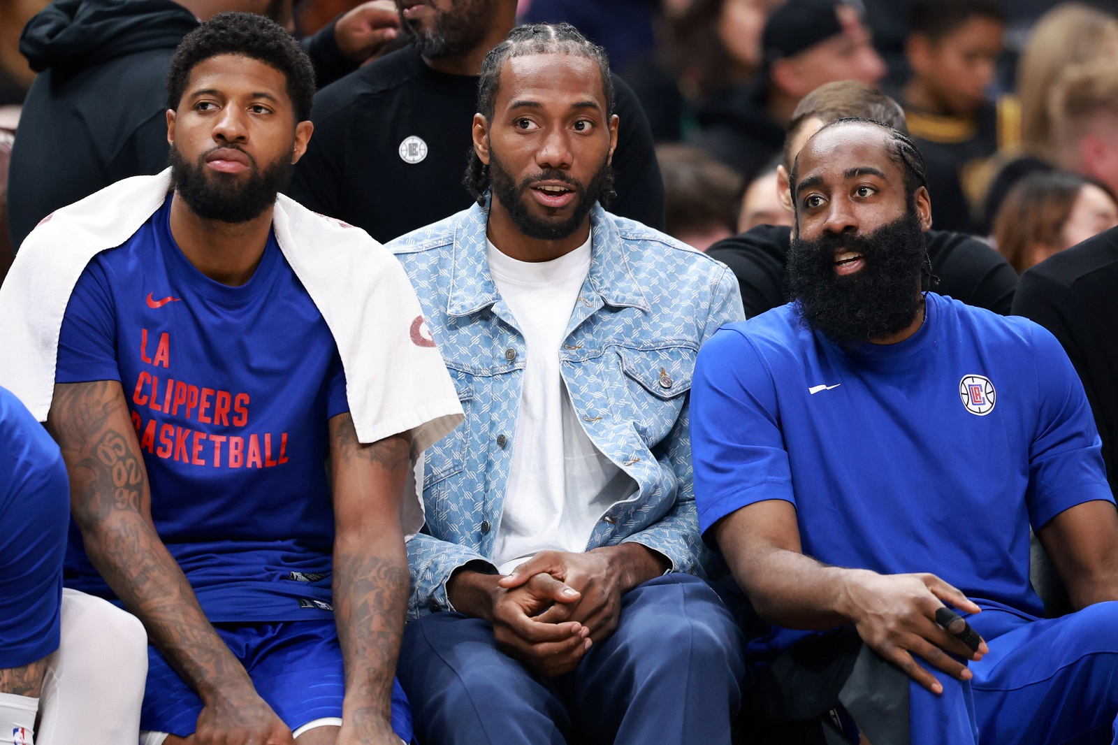 Kawhi Leonard blessé et en civil