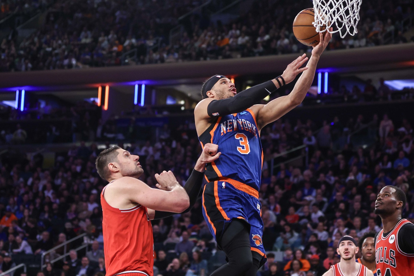Josh Hart (Knicks) face à Nikola Vucevic (Bulls)