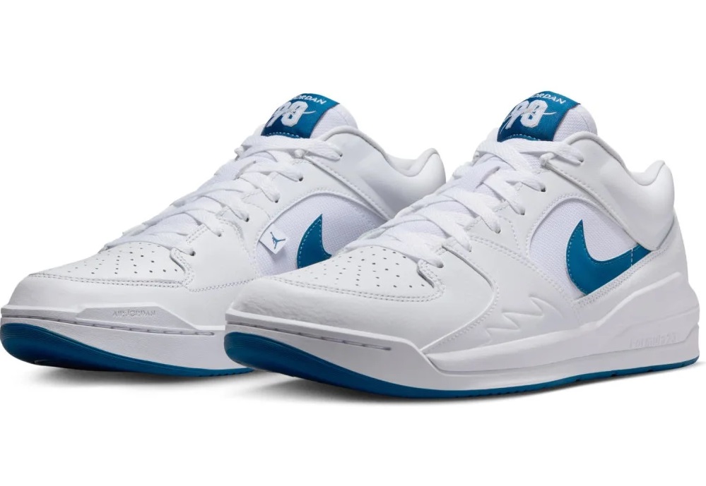 la Jordan Stadium 90 est disponible en neuf coloris sur Basket4Ballers notamment avec cette version « White Blue ».