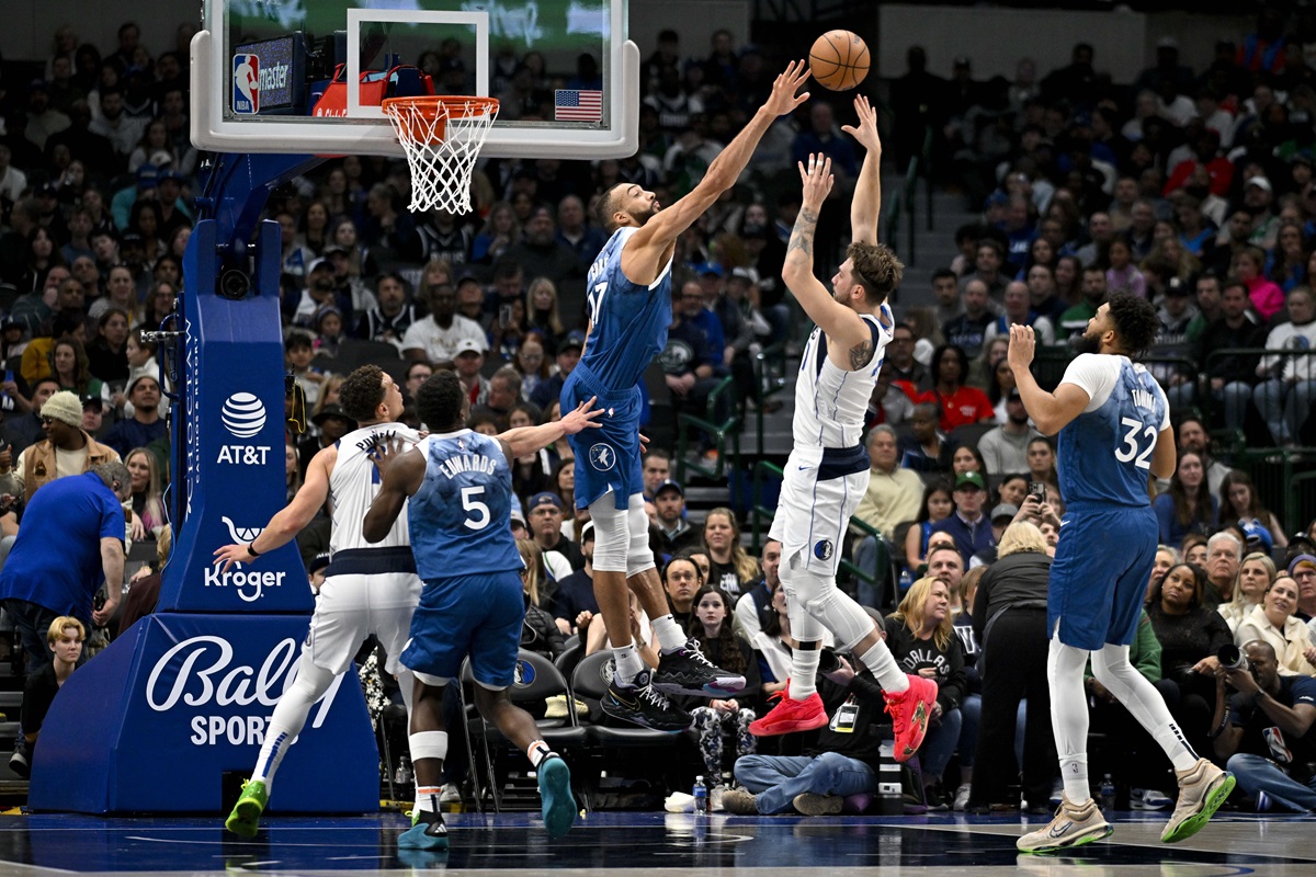 Mavericks Wolves