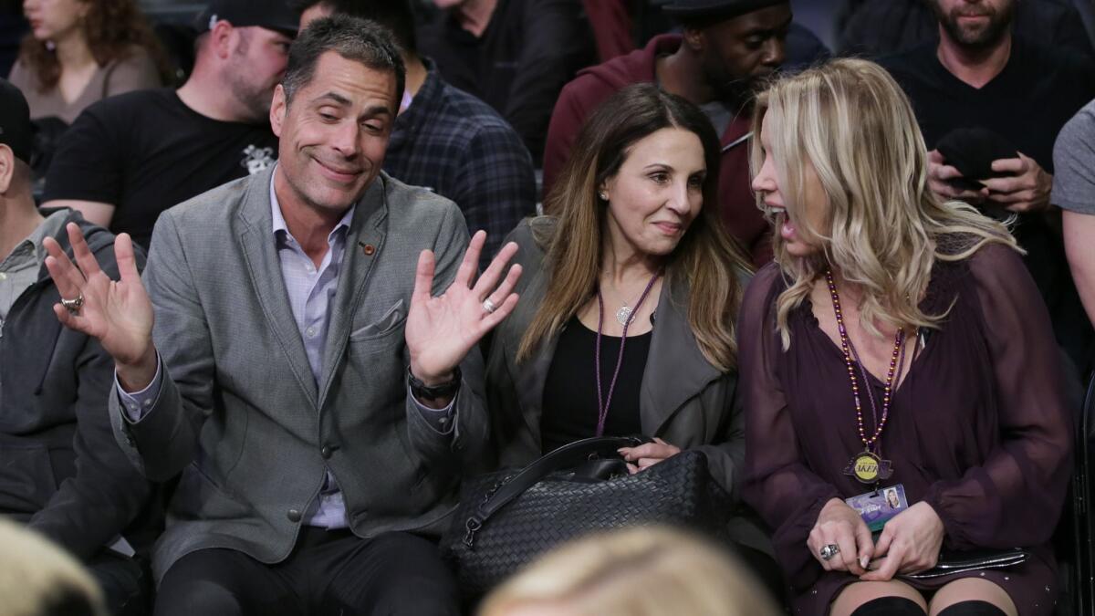 Rob Pelinka et Jeanie Buss aux Lakers