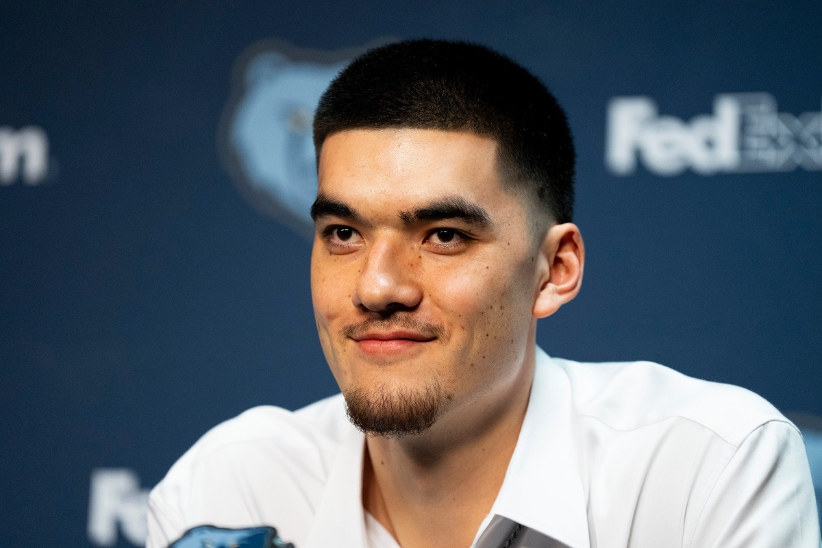 Zach Edey présenté par les Grizzlies