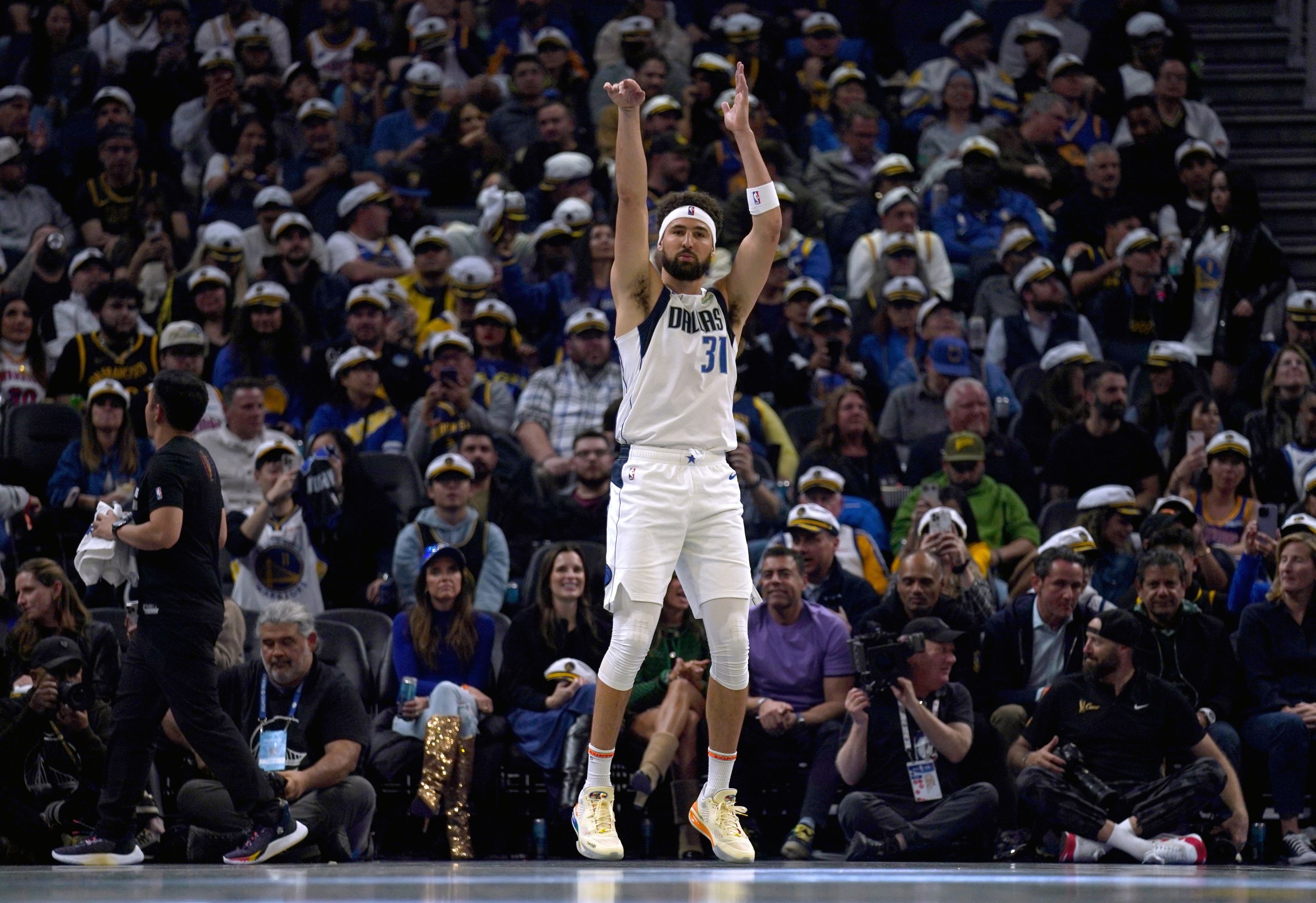 Klay Thompson retrouve les Warriors