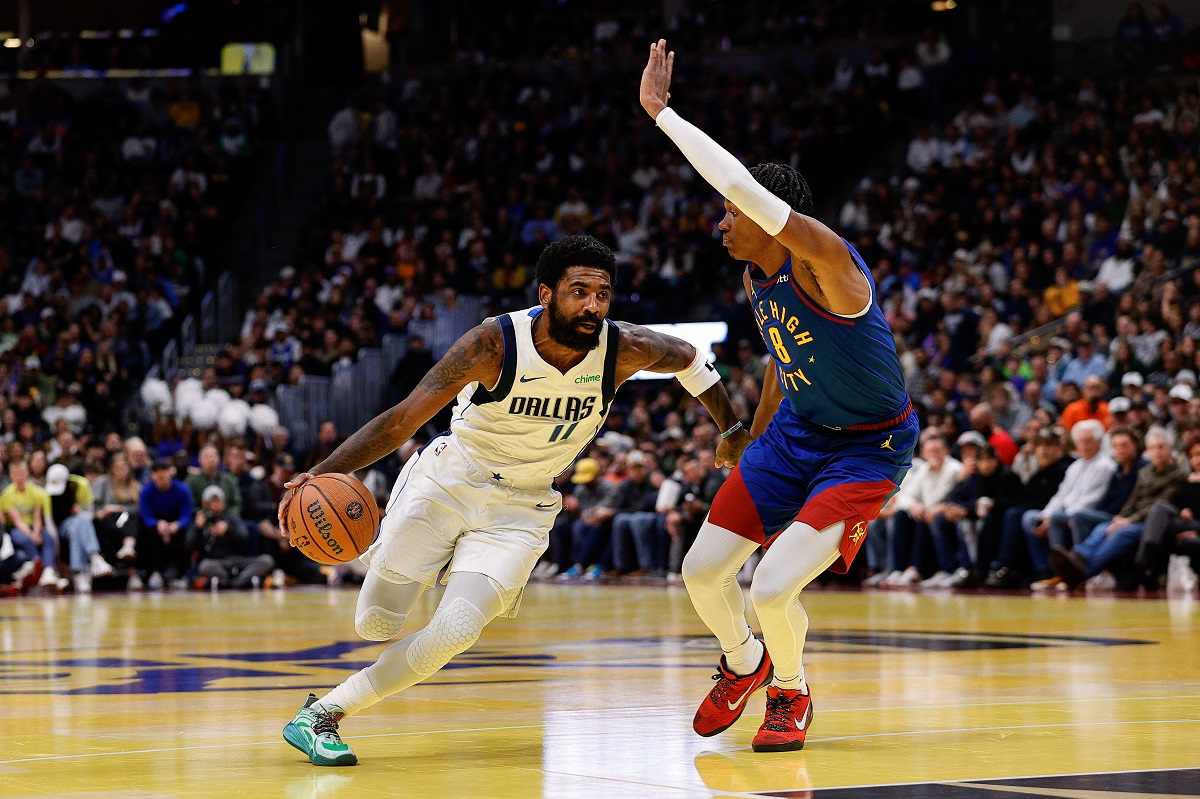 Kyrie Irving (Mavericks) contre les Nuggets