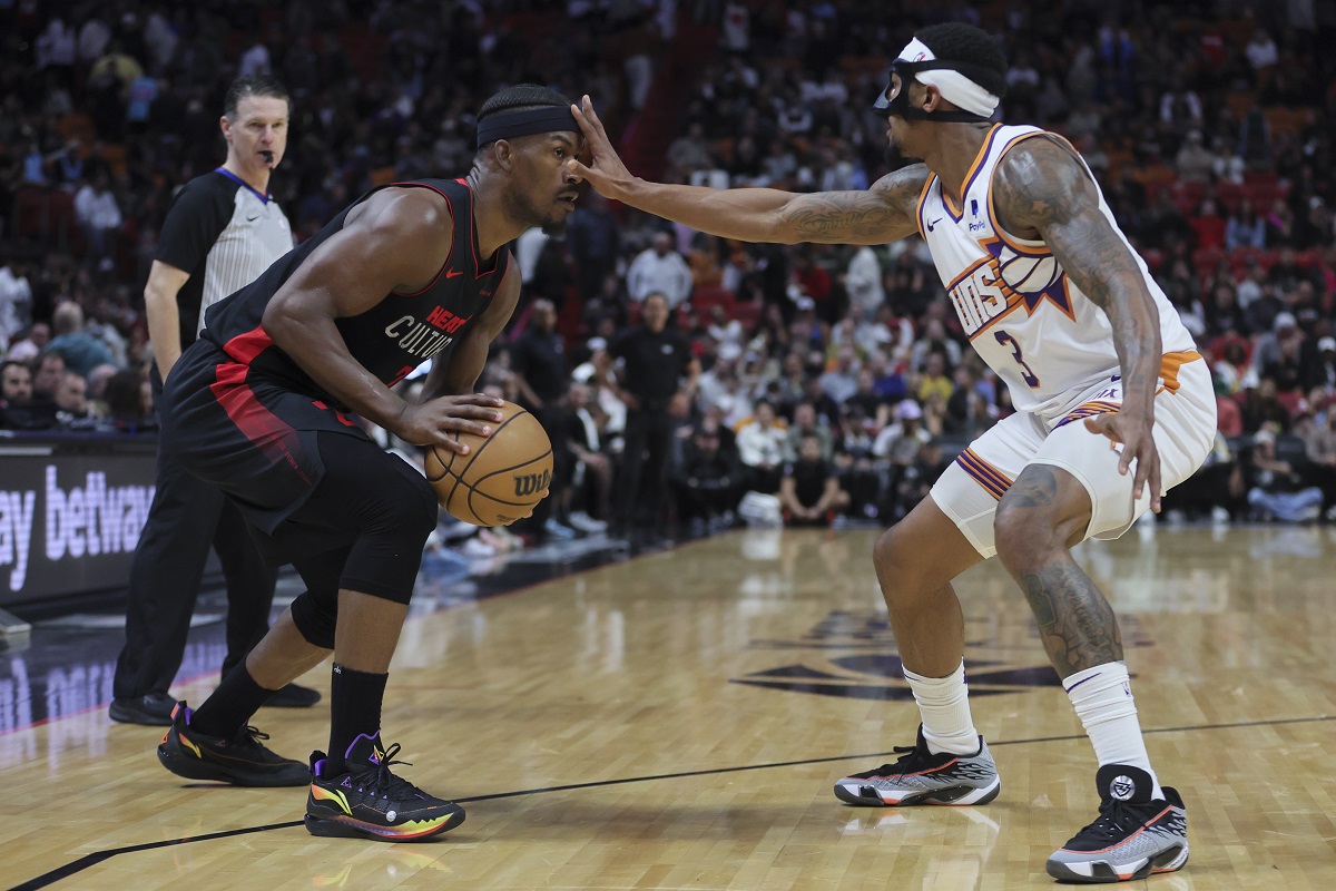 Jimmy Butler (Heat) face à Bradley Beal (Suns)