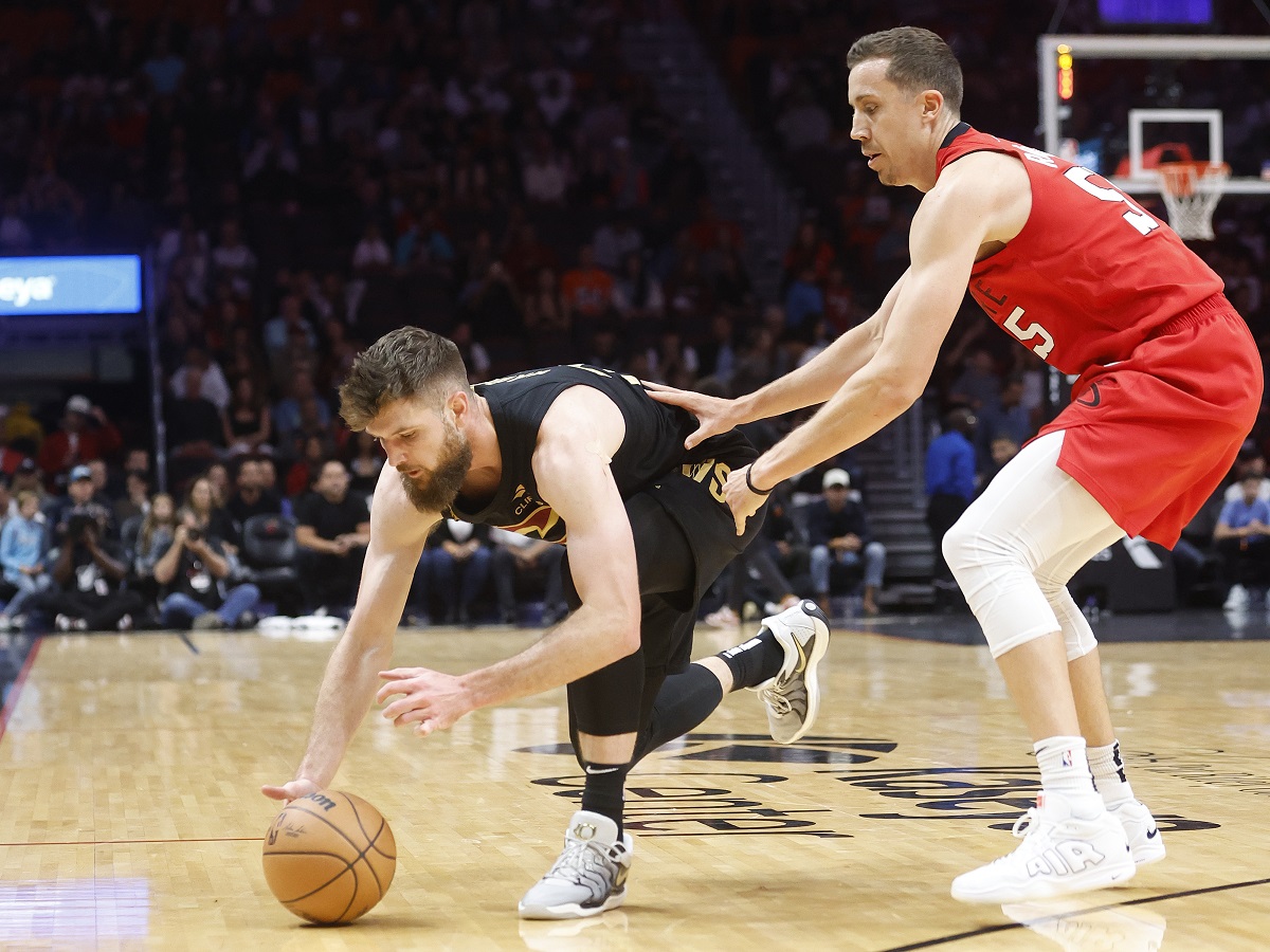 Dean Wade (Cavaliers) contre le Heat