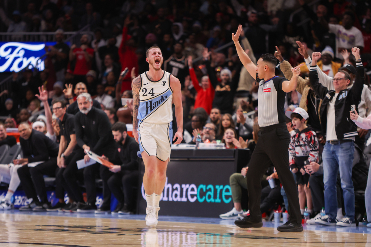 Garrison Matthews et les Hawks enfoncent les Wolves