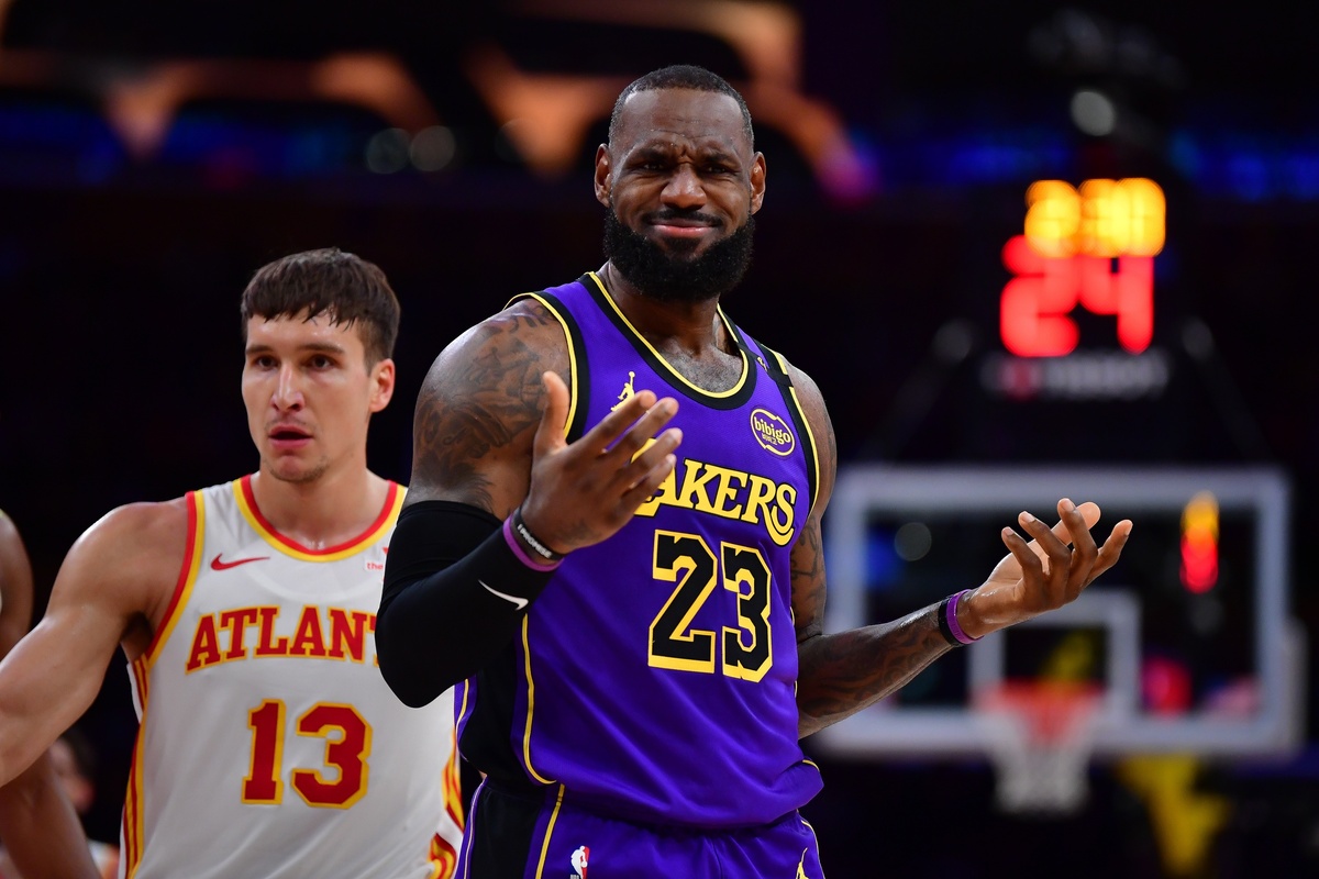 LeBron James face aux Hawks
