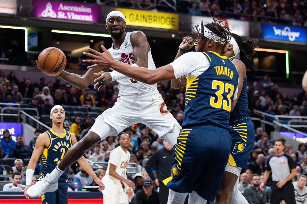 Caris LeVert et les Cavaliers face aux Pacers
