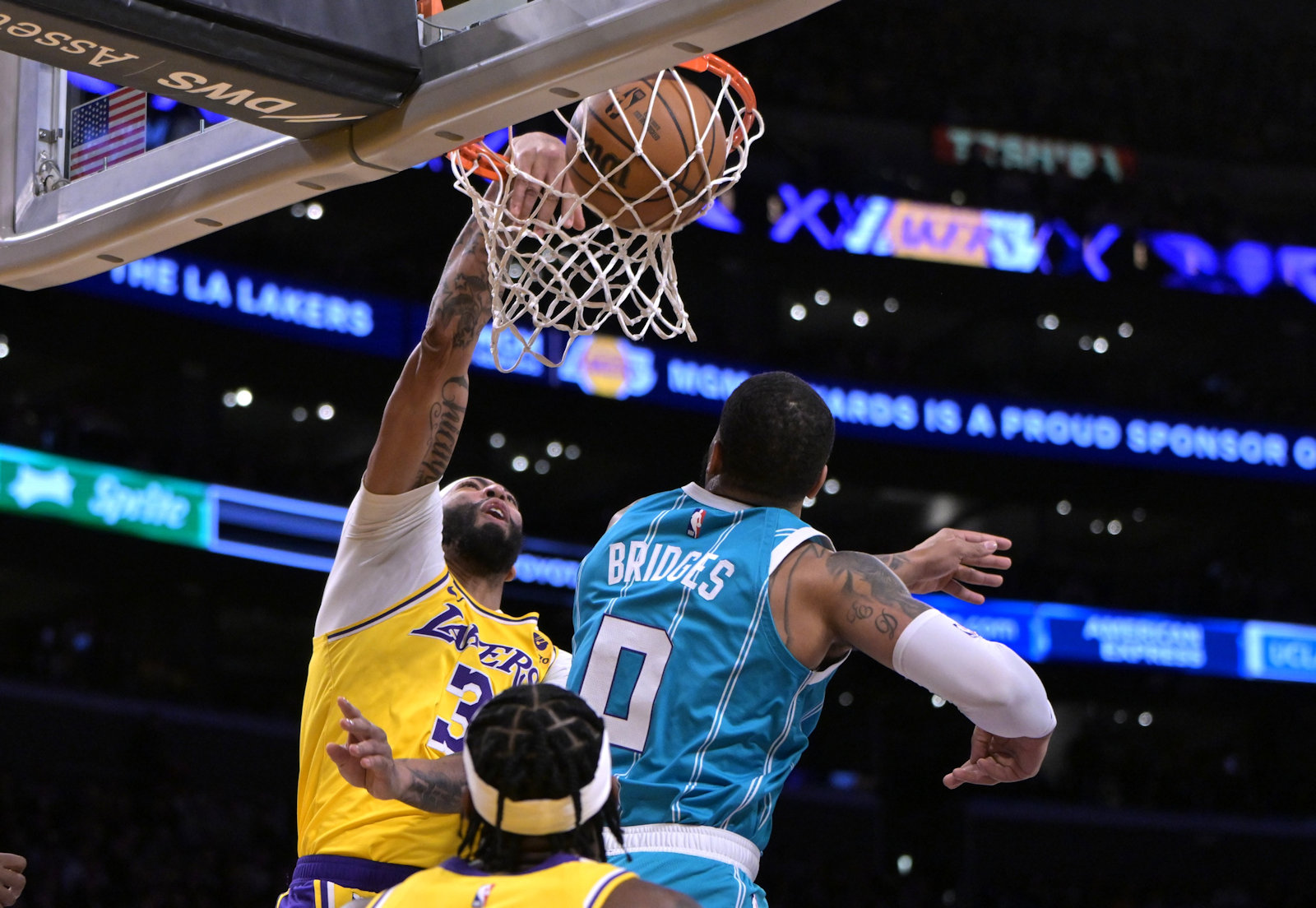 lakers hornets