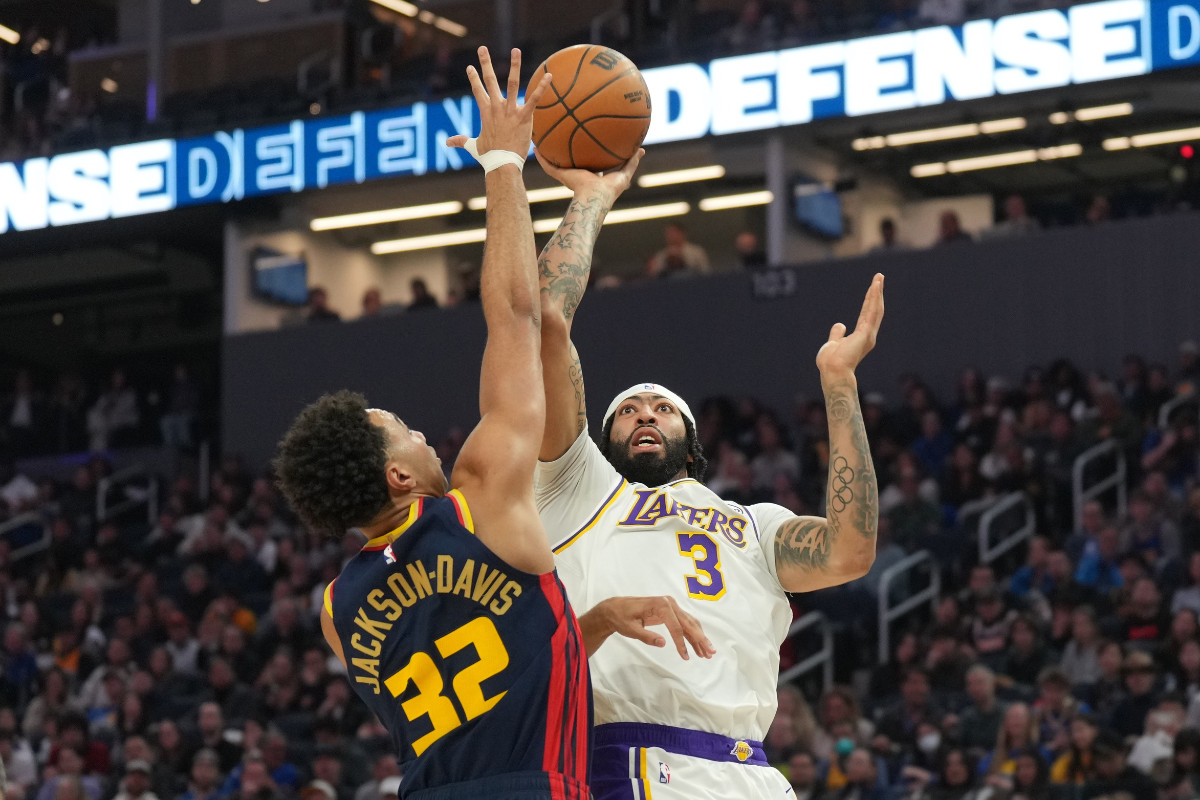 Anthony Davis avec les Lakers face aux Warriors