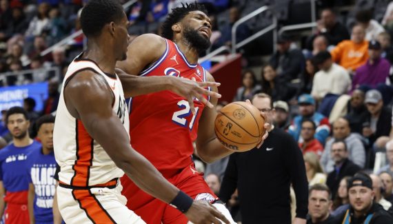 Les Sixers ne survivent pas à leur affreuse première mi-temps à Detroit