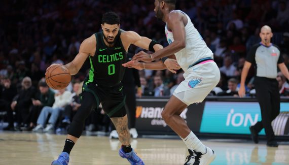 Jayson Tatum et les Celtics étouffent encore une fois le Heat