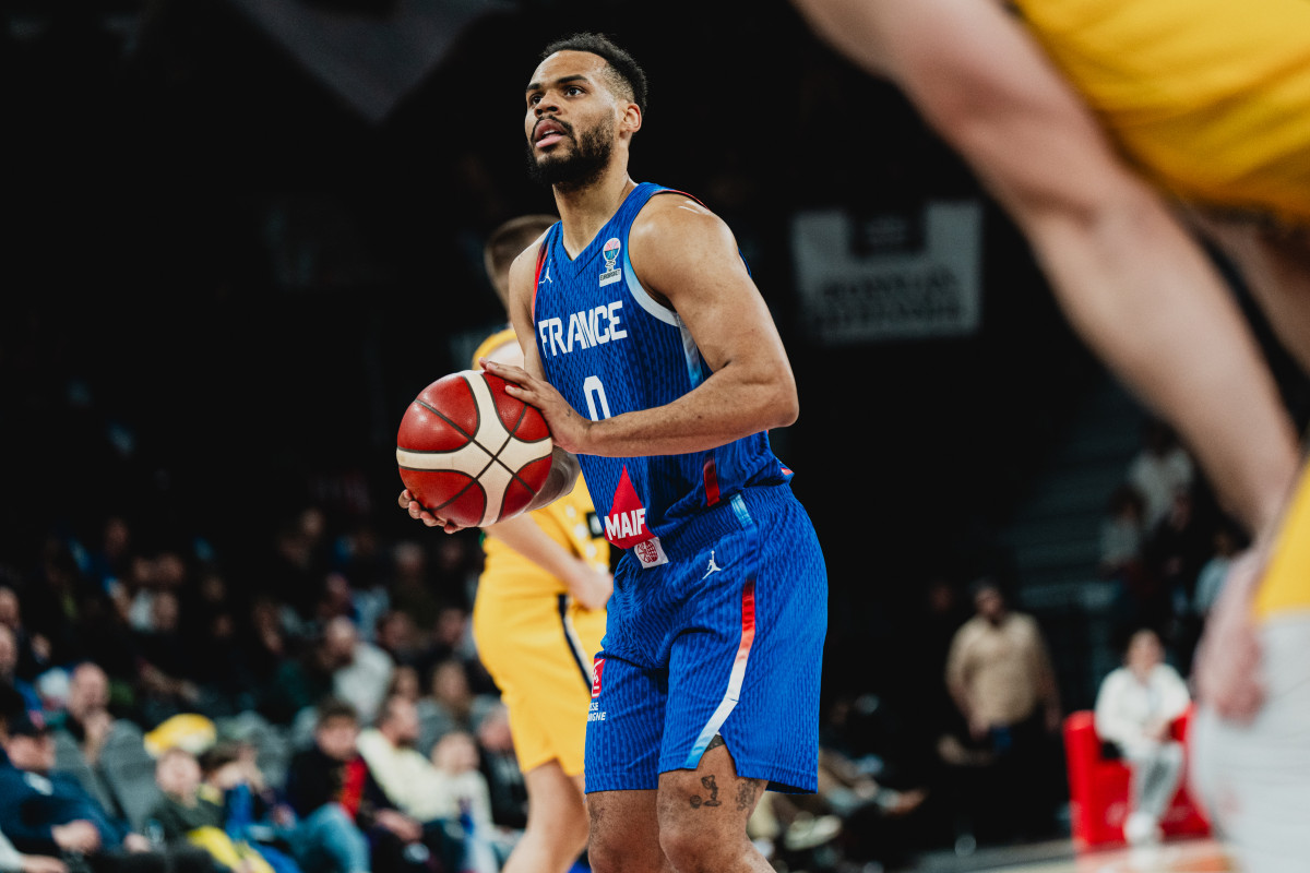 Elie Okobo avec les Bleus