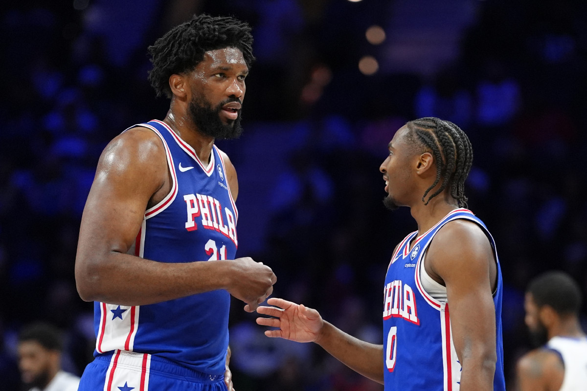 Joel Embiid et Tyrese Maxey