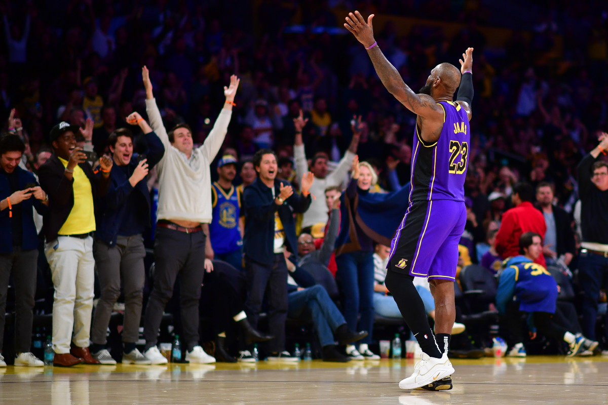 LeBron James face aux Warriors