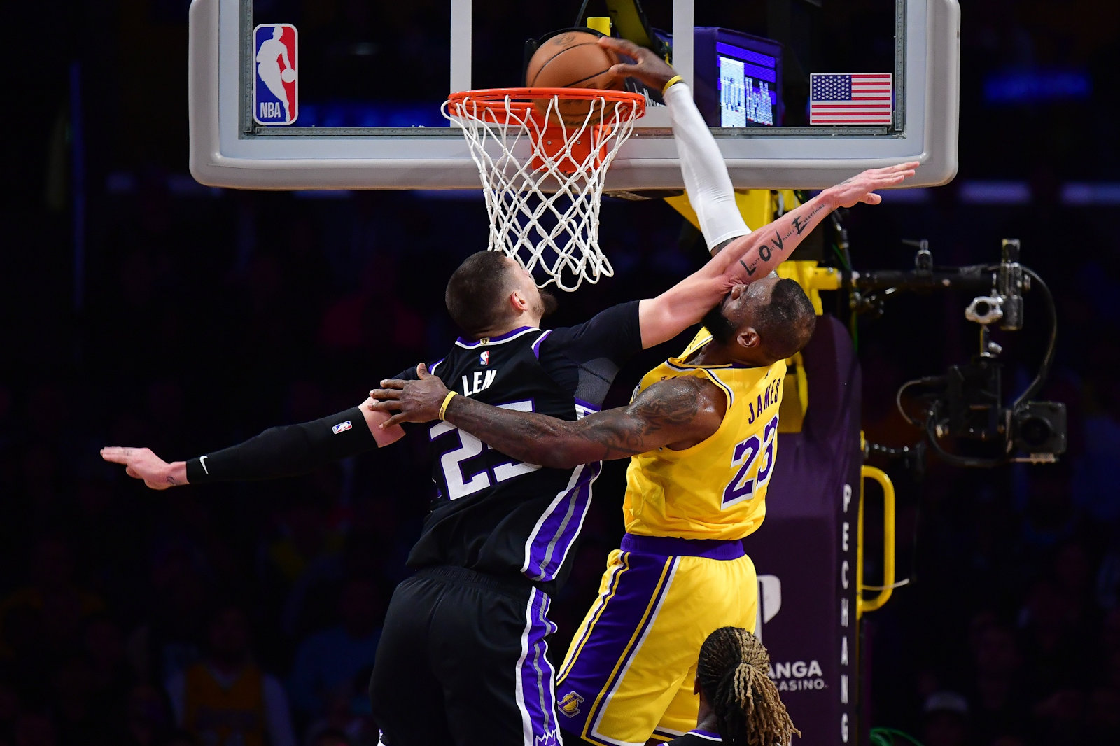 Alex Len arrive aux Lakers
