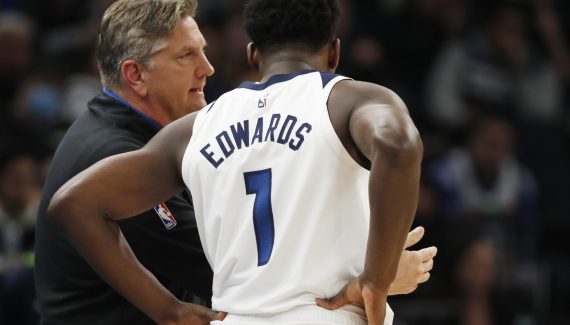 Anthony Edwards salue la 200e victoire de Chris Finch avec les Wolves