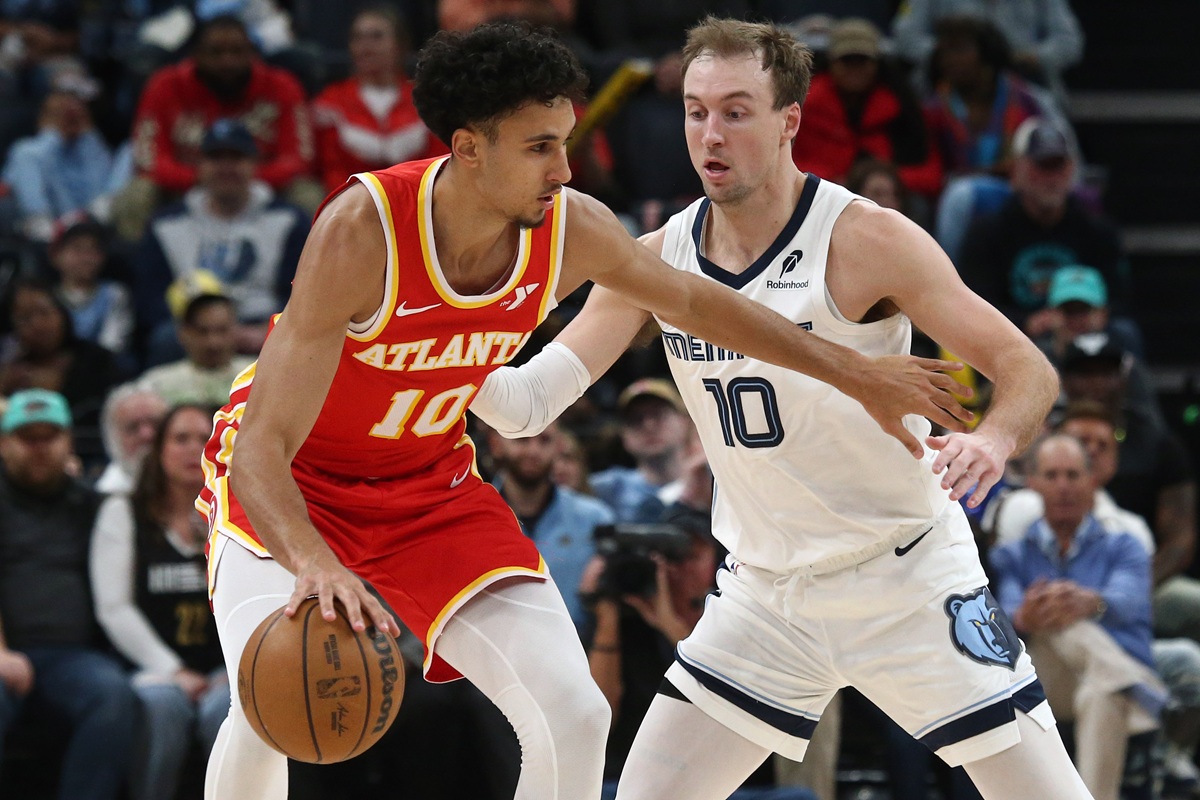 Zaccharie Risacher (Hawks) contre les Grizzlies