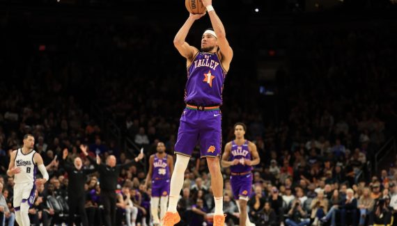 En feu derrière la ligne à 3-pts, les Suns rattrapent un peu les Kings