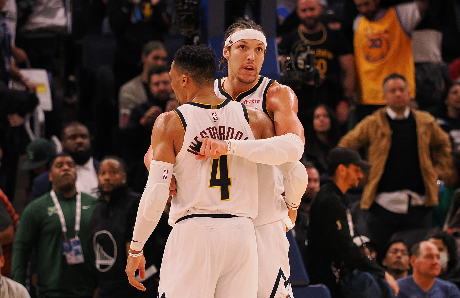 Aaron Gordon et Russell Westbrook avec les Nuggets