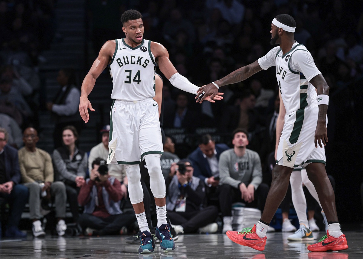 Bobby Portis et Giannis Antetokounmpo