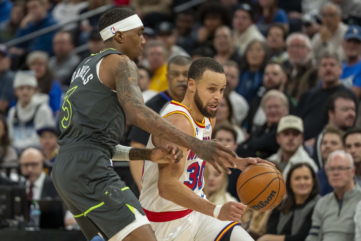 Stephen Curry et les Warriors défieront les Wolves en demi-finale de conférence