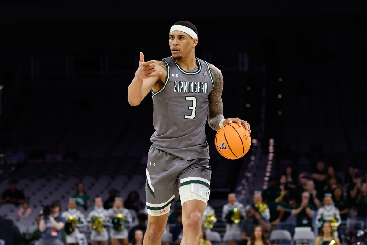 Yaxel Lendeborg (ici avec UAB) va rester en NCAA avec Michigan plutôt que rester inscrit à la Draft