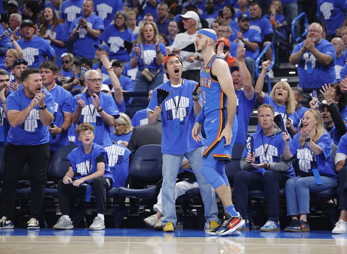 Alex Caruso et les fans du Thunder