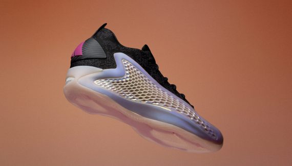 La AE 1 Low « Year of the Snake » sort du trou