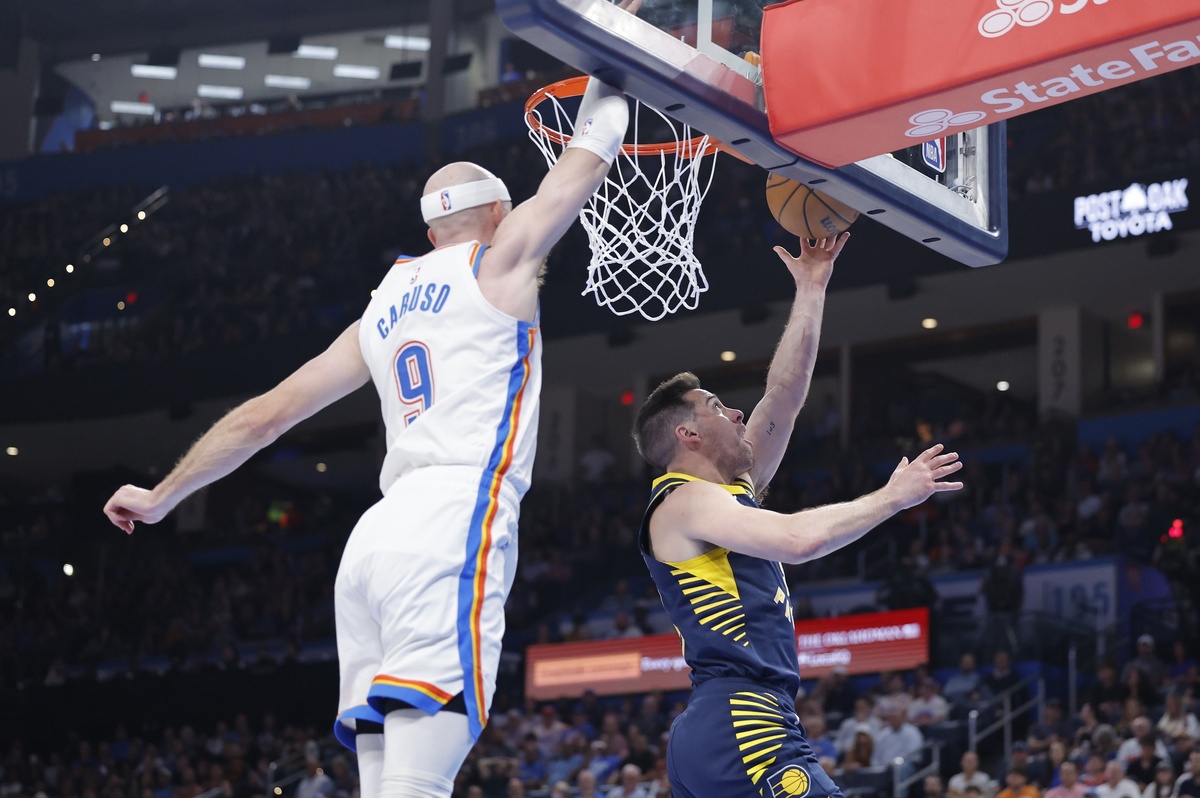 Alex Caruso et TJ McConnell