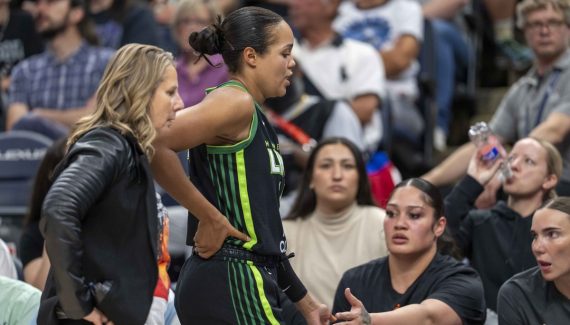 Le Lynx assure sa place en finale de la Commissioner’s Cup mais perd Napheesa Collier