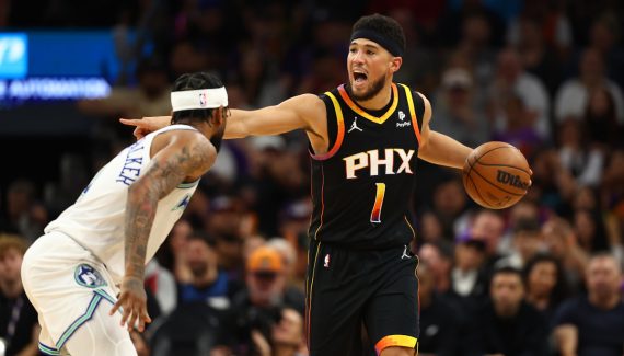 Phoenix : Devin Booker impliqué dans le choix du prochain coach