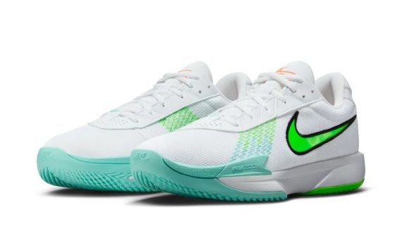 La Nike GT Cut Academy sort en « White Green Strike »