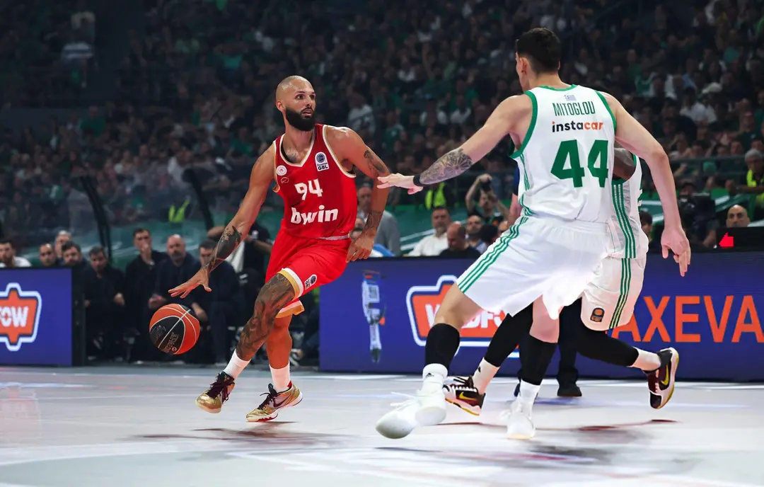 Evan Fournier avec l'Olympiakos